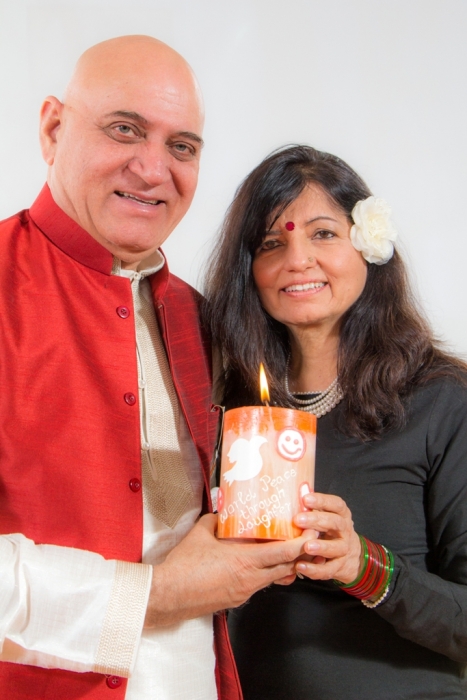 tl_files/galerien/Kongress-2015/100-World Peace Flame mit Madhuri und Dr. Kataria, den Erfindern von Lachyoga.jpg